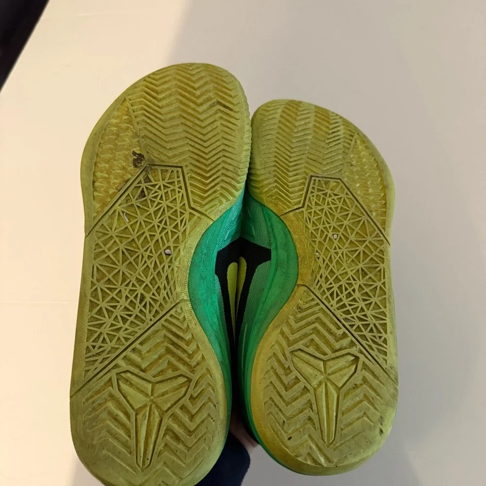 NIKE KB Mentality Kobe Bryant Black/Volt/Poison Green Men's Sneakers Size 11 - Picture 8 of 9